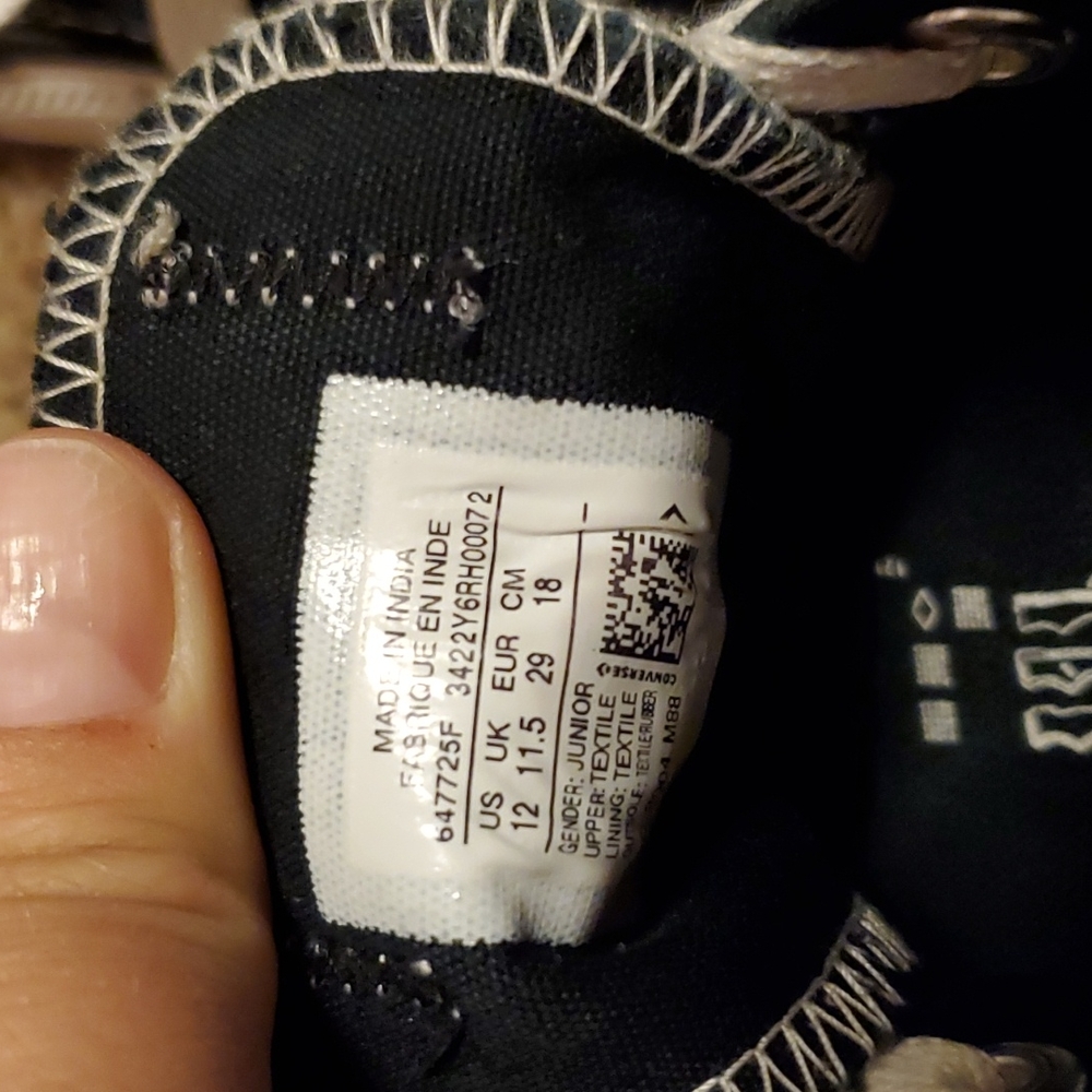 Converse - Picture 3 of 5